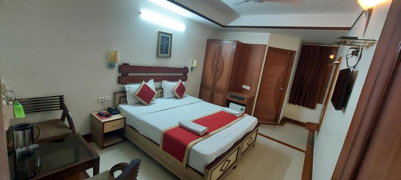 Kings Corner Hotel 3*