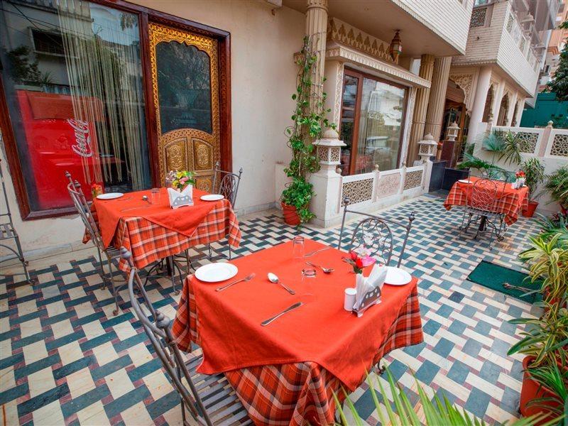 Hotel Nahargarh Haveli-near Train Station Metro 3*