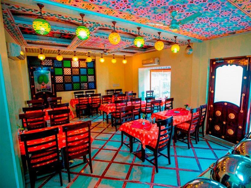 Nahargarh Haveli-near Train Station Metro Hotel