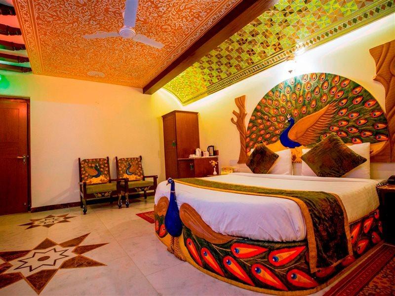 Nahargarh Haveli-near Train Station Metro 3*
