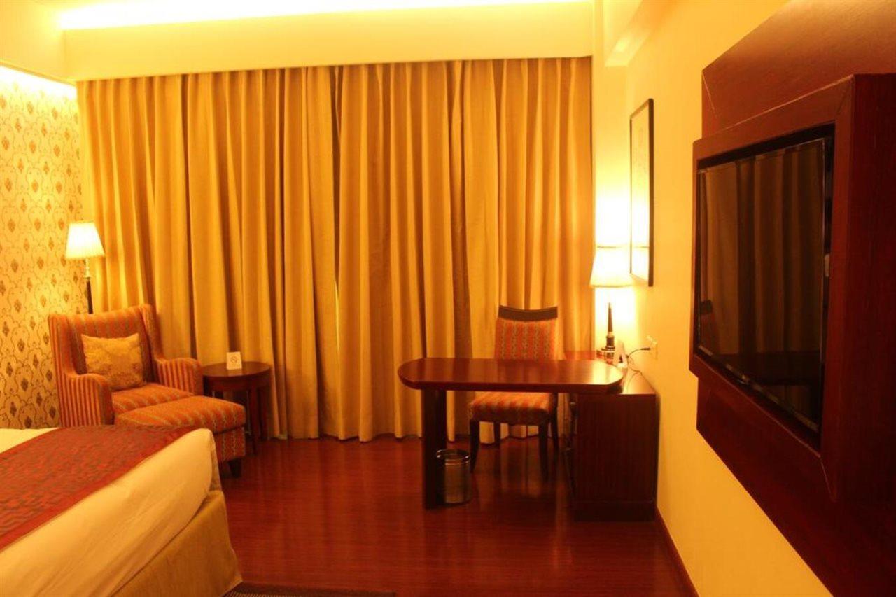 Ramada By Wyndham Jaisinghpura Hotel