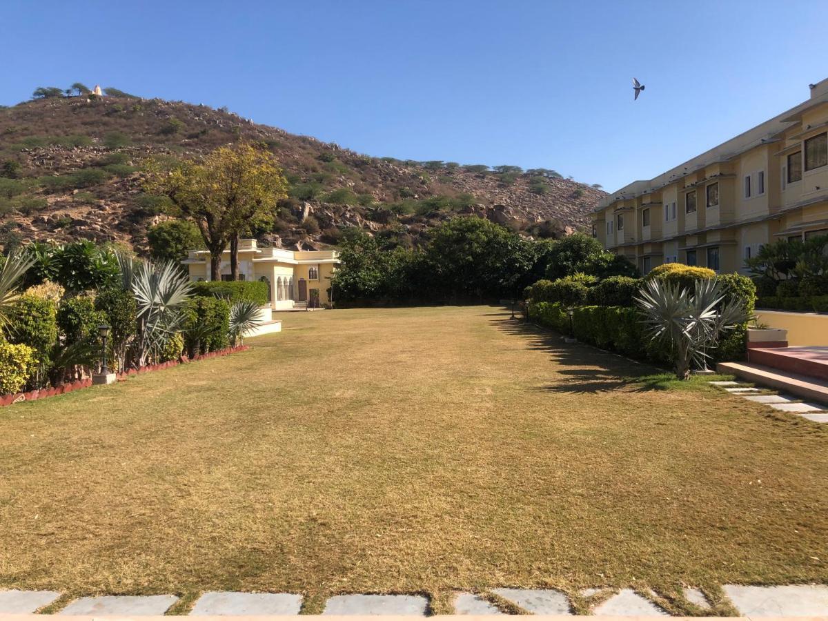 Hotel Raj Bagh Palace