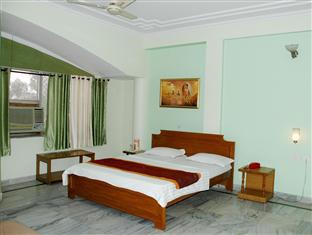 Hotel Madhav Palace