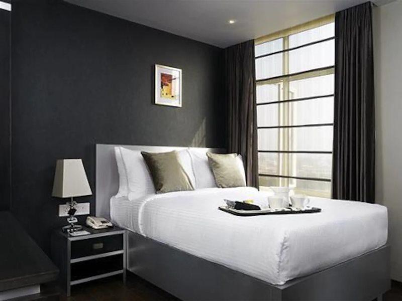 Golden Oak 3*