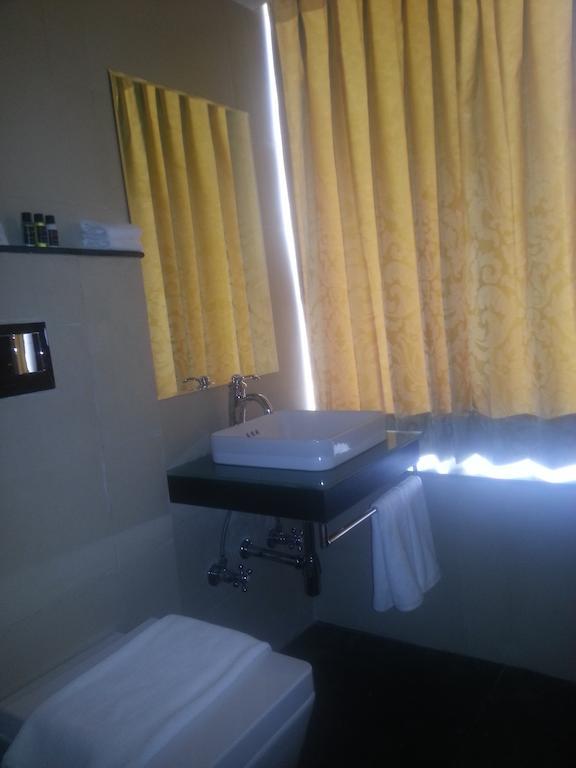 Golden Oak Hotel