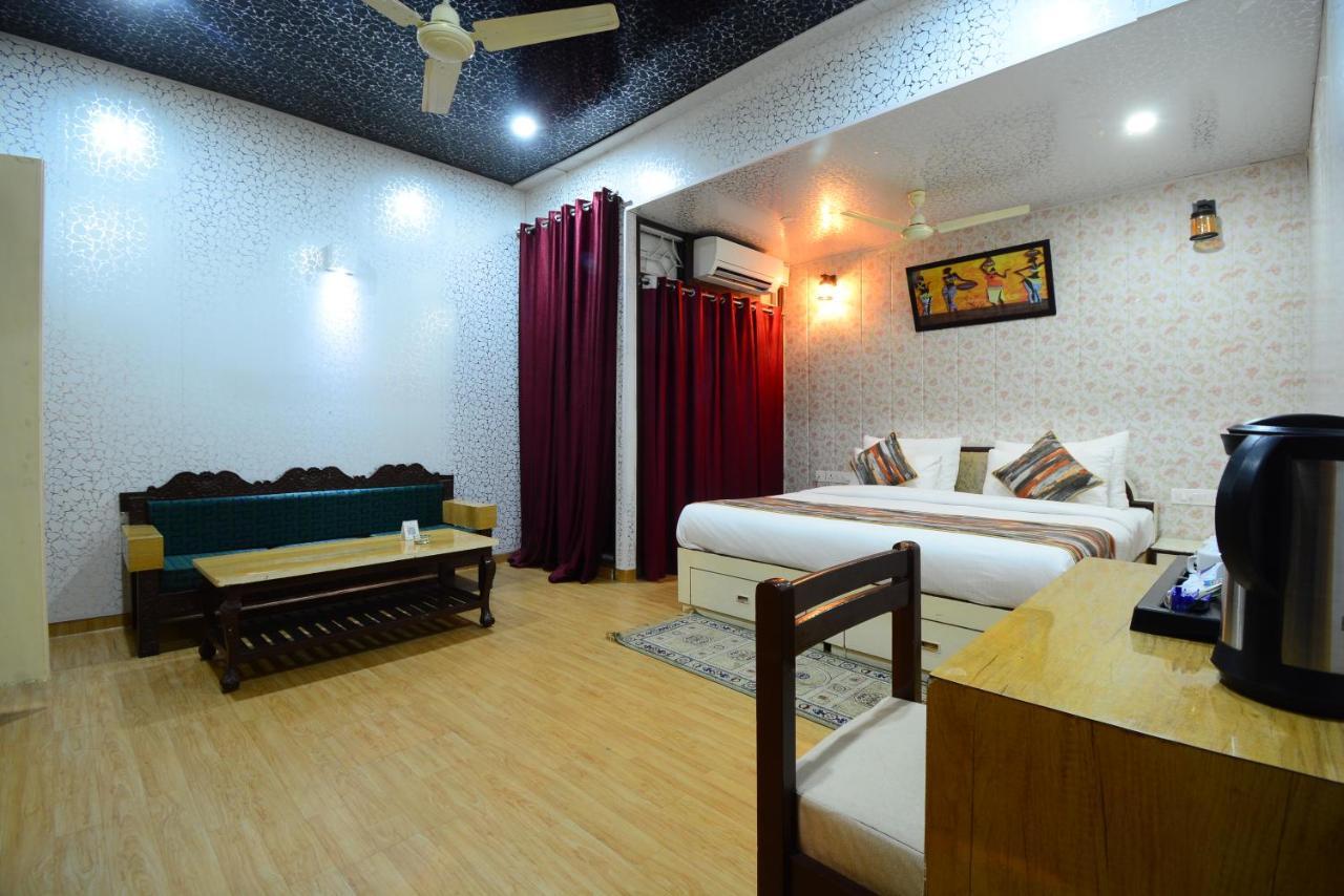 Bamboo Castle Hotel 3*