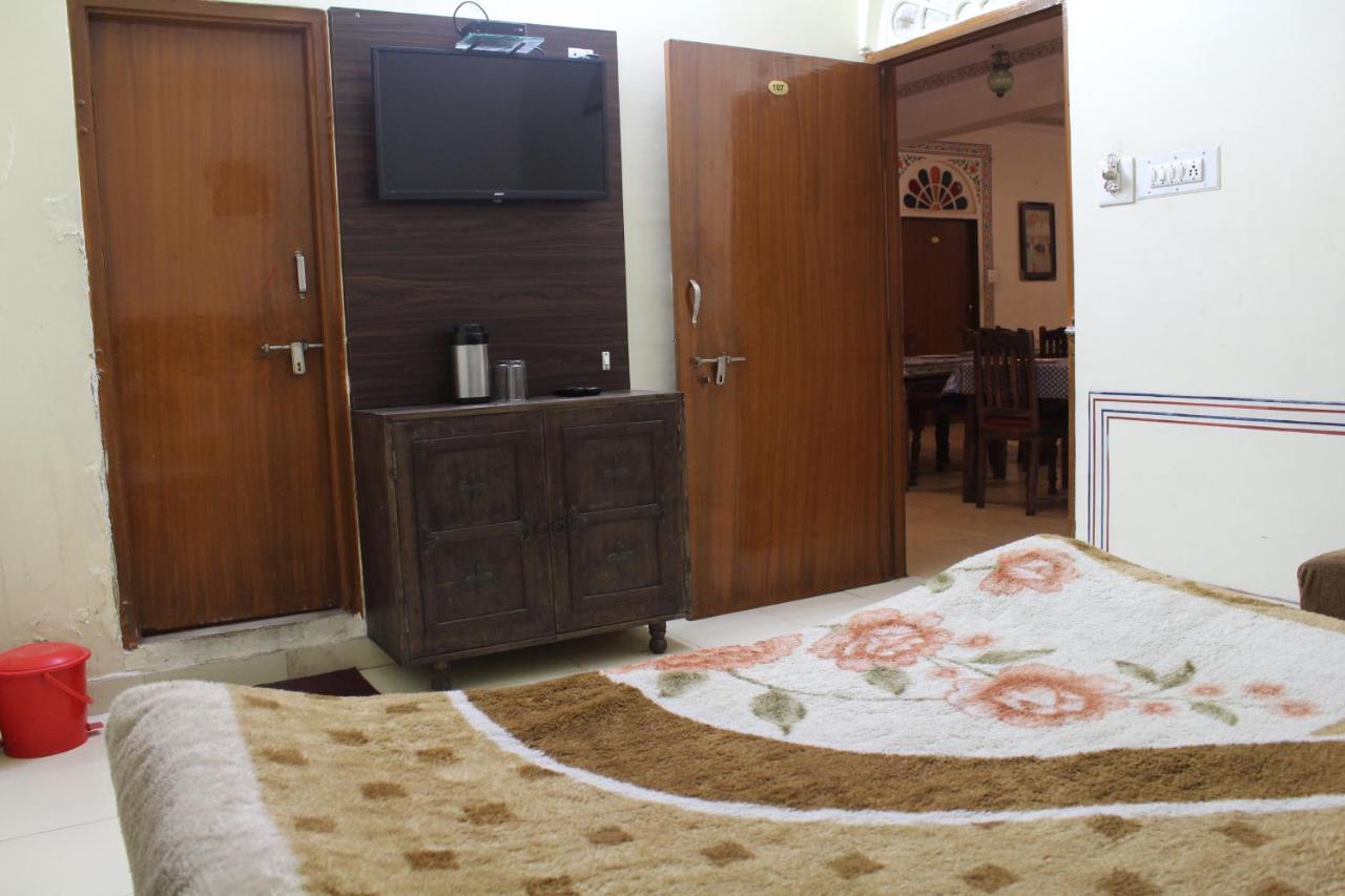 Hotel Raghuraj Palace