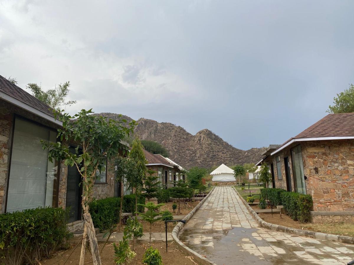 Hotel Grass Field Valley *