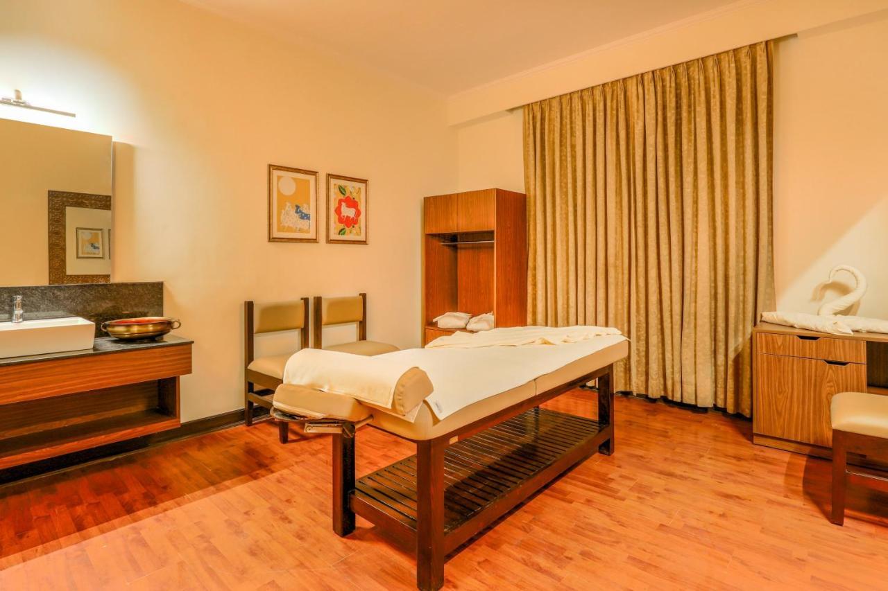 Club Mahindra *