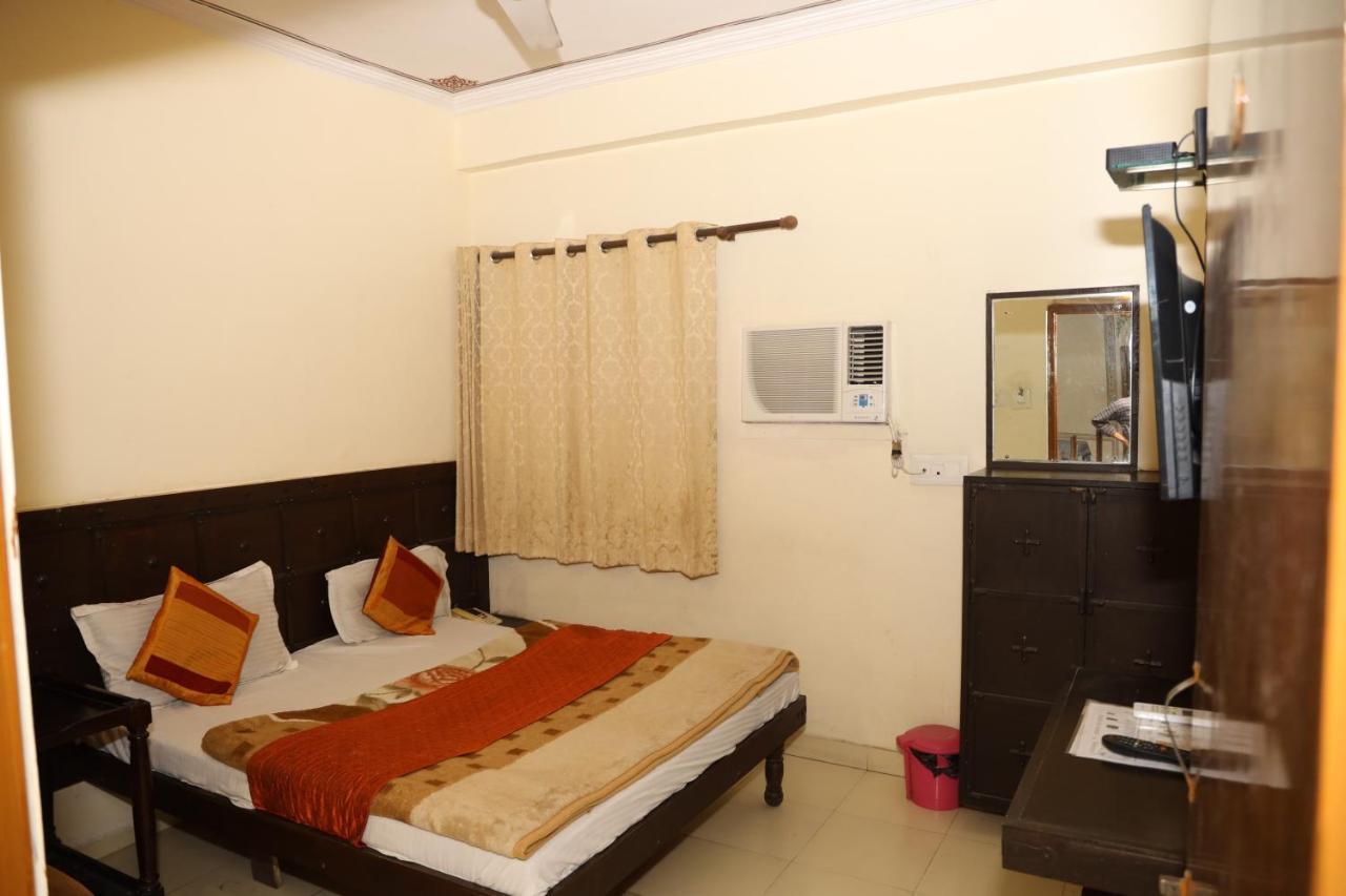 Raghuraj Palace Hotel 3*