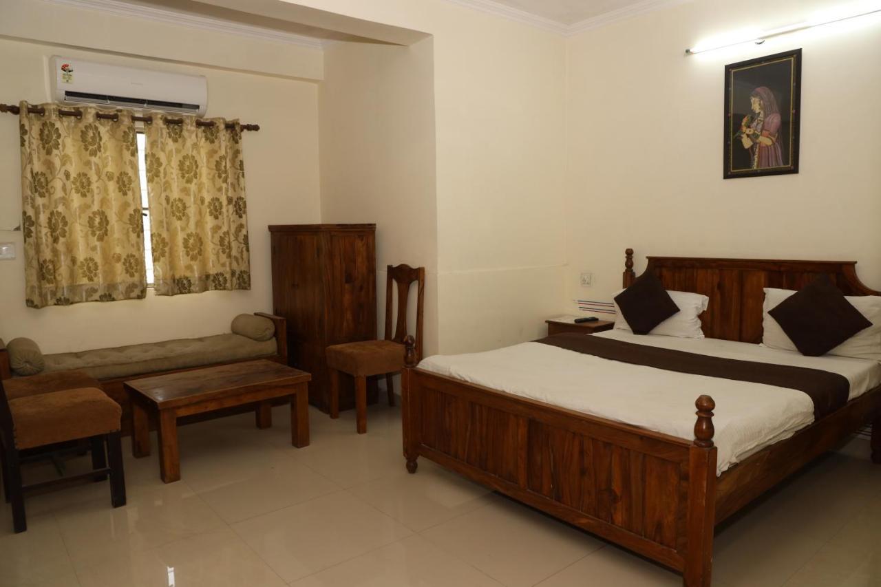 Raghuraj Palace 3*