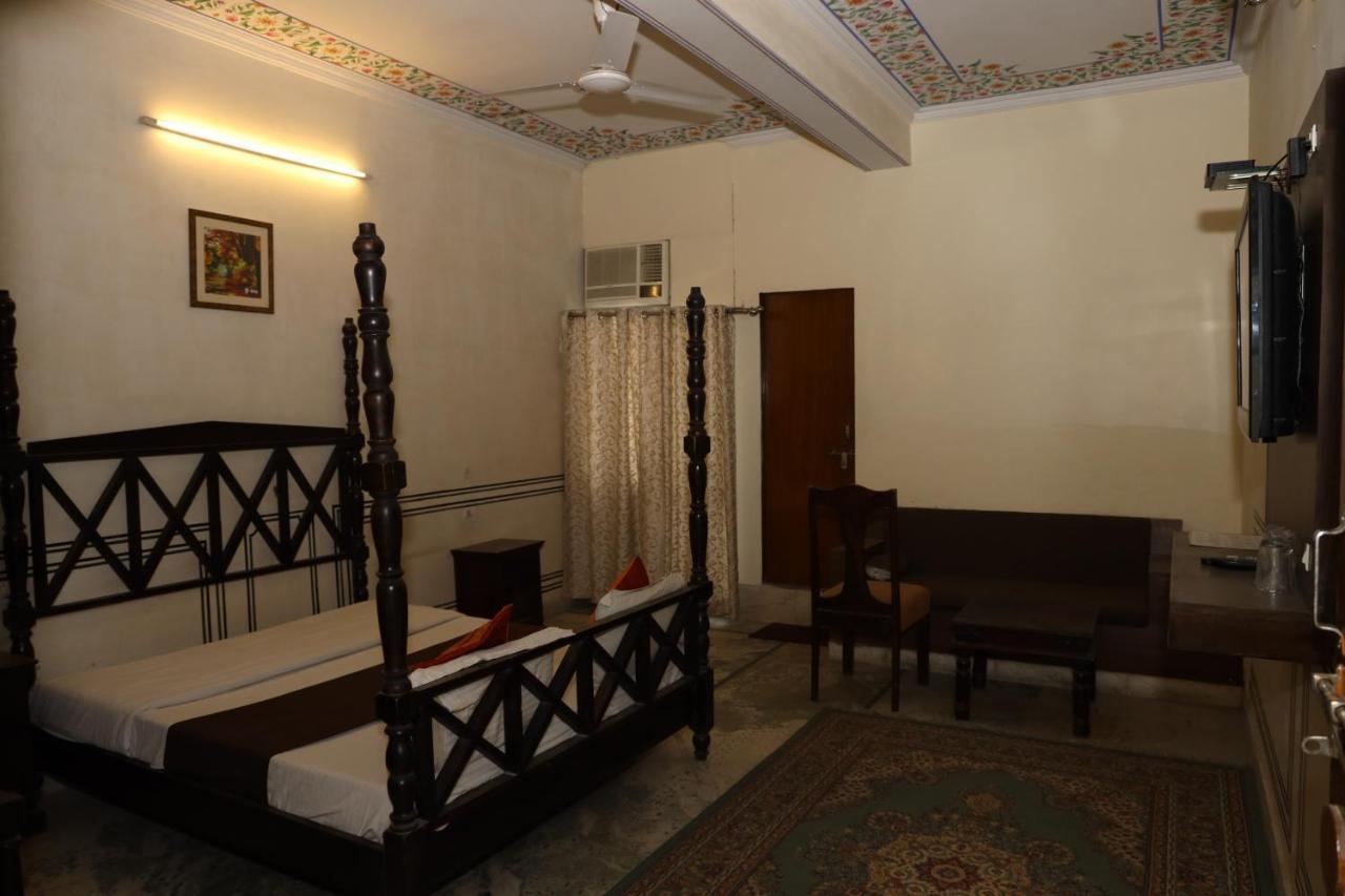 Raghuraj Palace