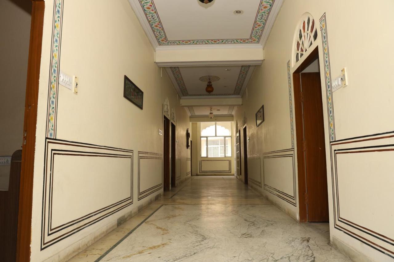 Raghuraj Palace Hotel 3*