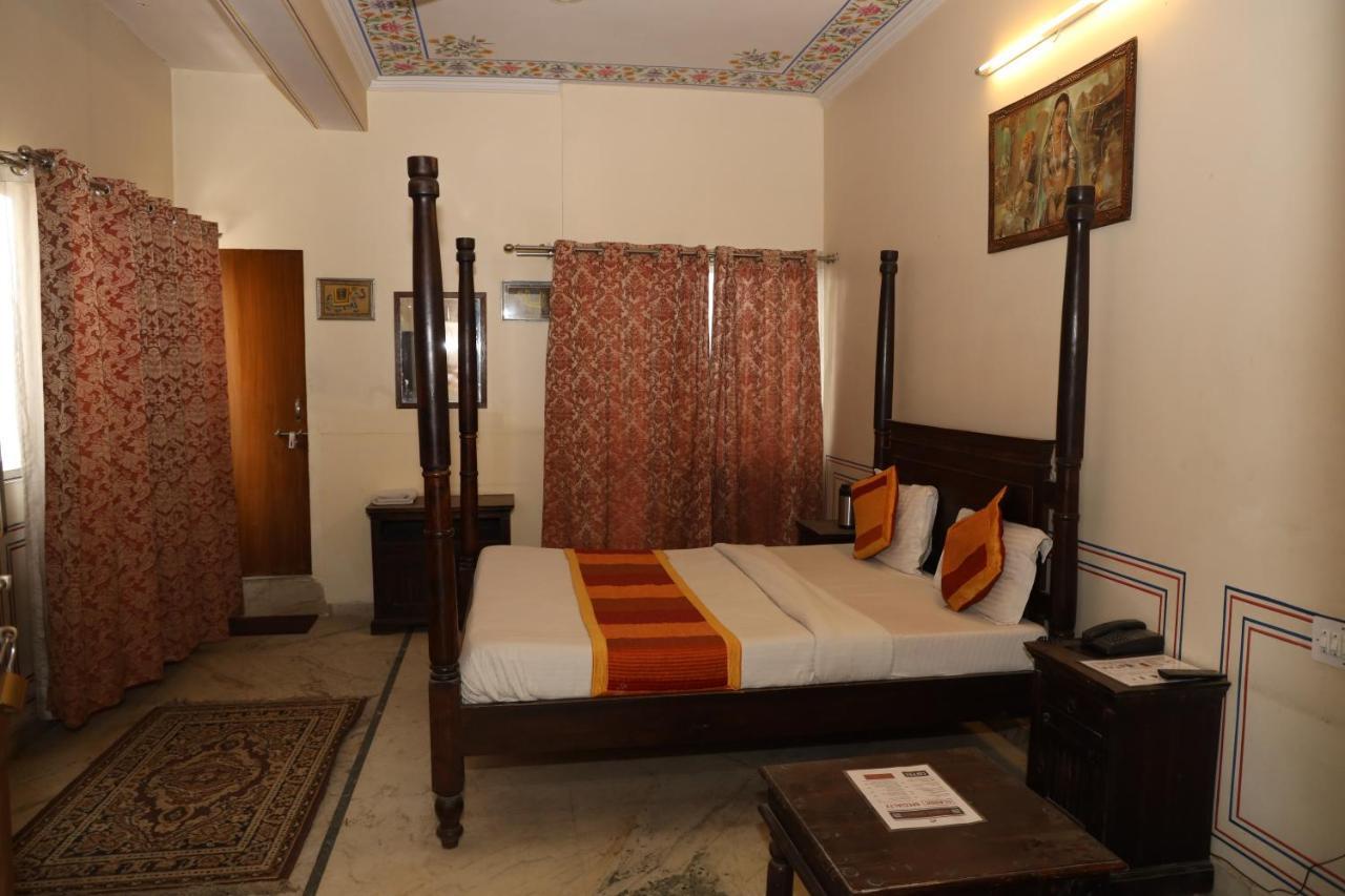 Raghuraj Palace 3*