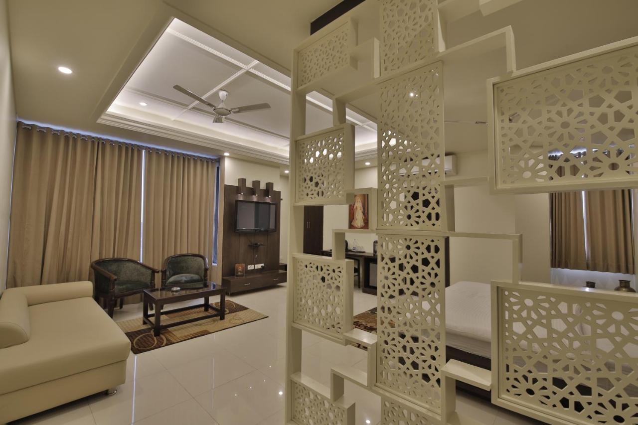 Hotel Grand Safari 3*