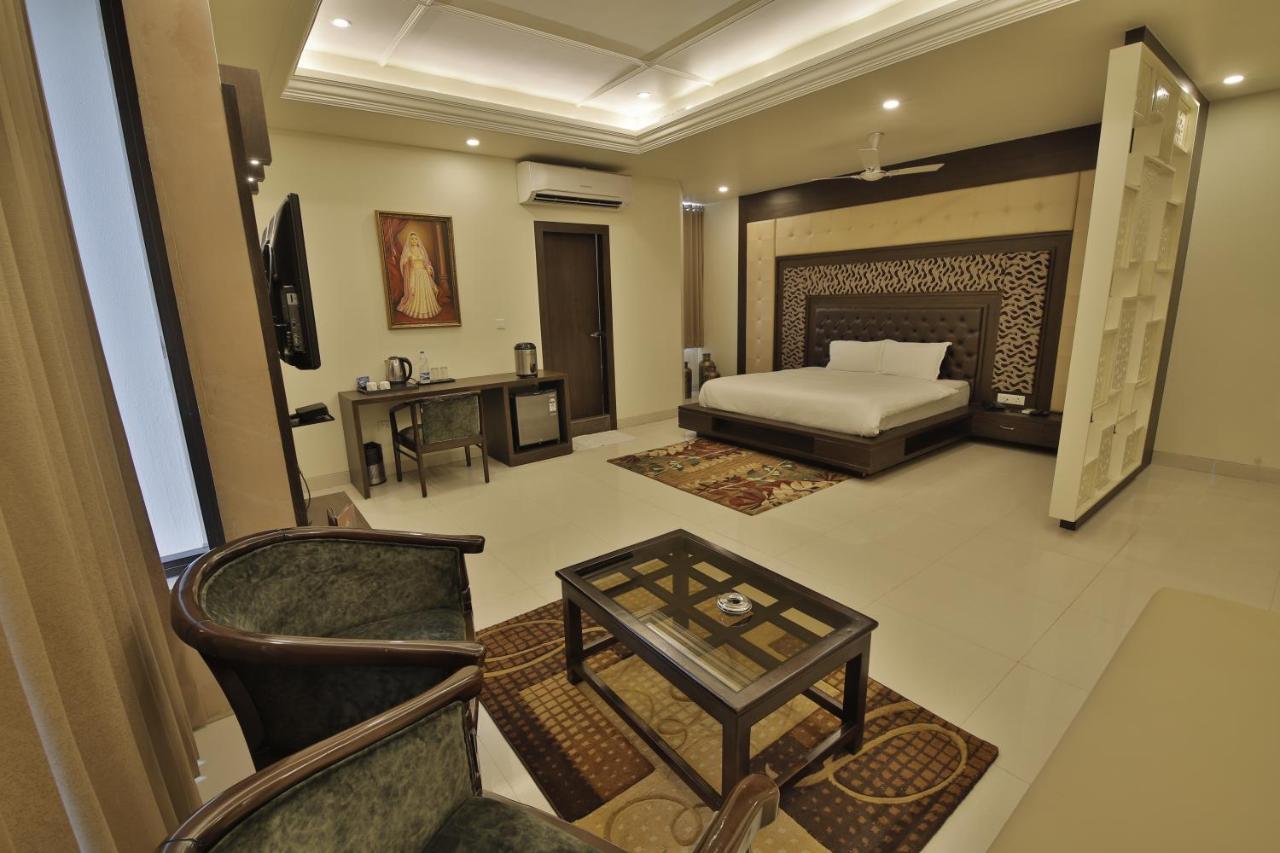 Grand Safari Hotel Jaipur