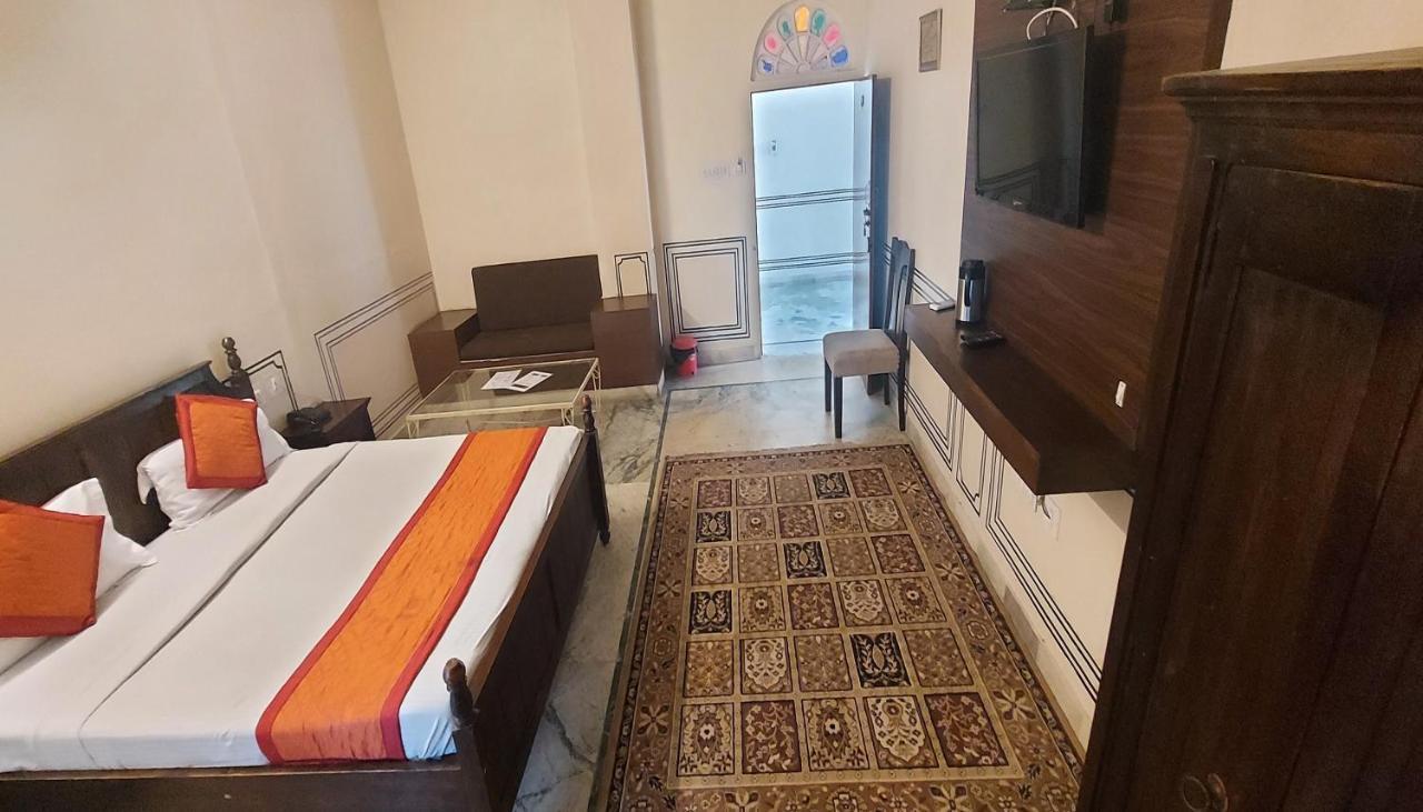 Hotel Raghuraj Palace