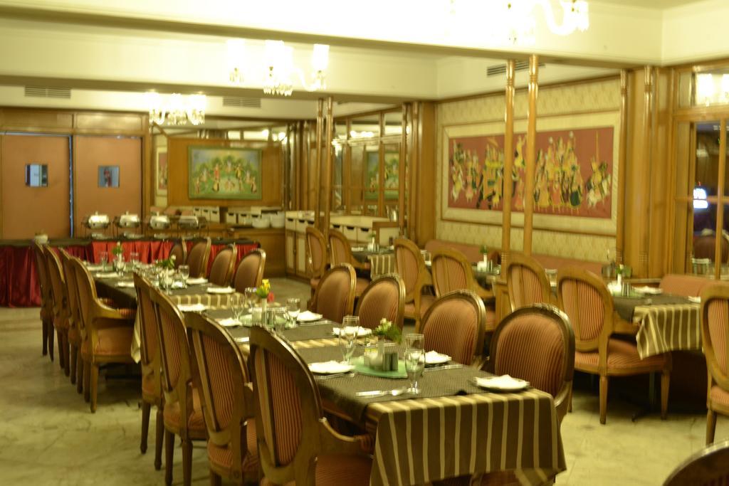 Hotel Ashok 4*