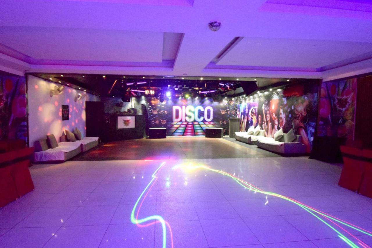 Oyo Flagship 24936 C-9 Hotel 3*
