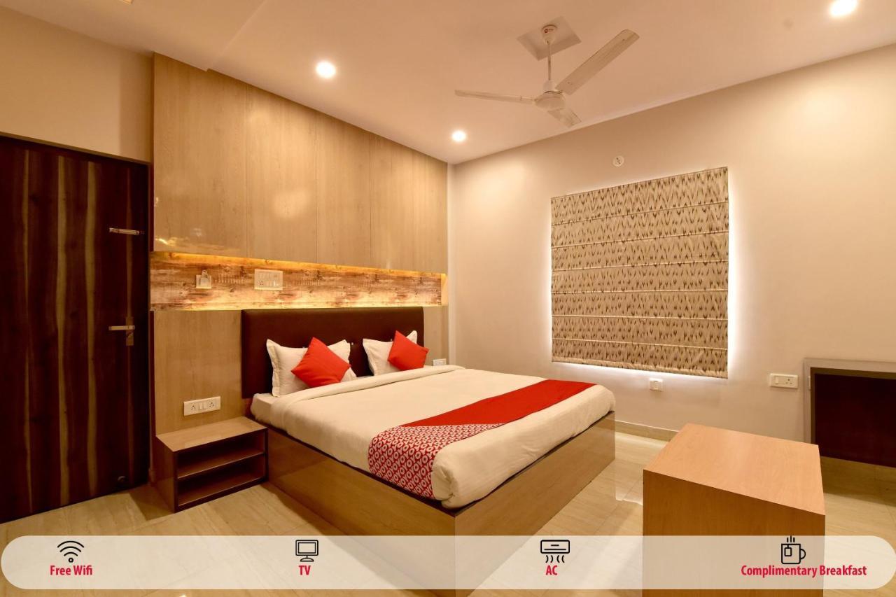 Oyo 23085 Baba Jaipur