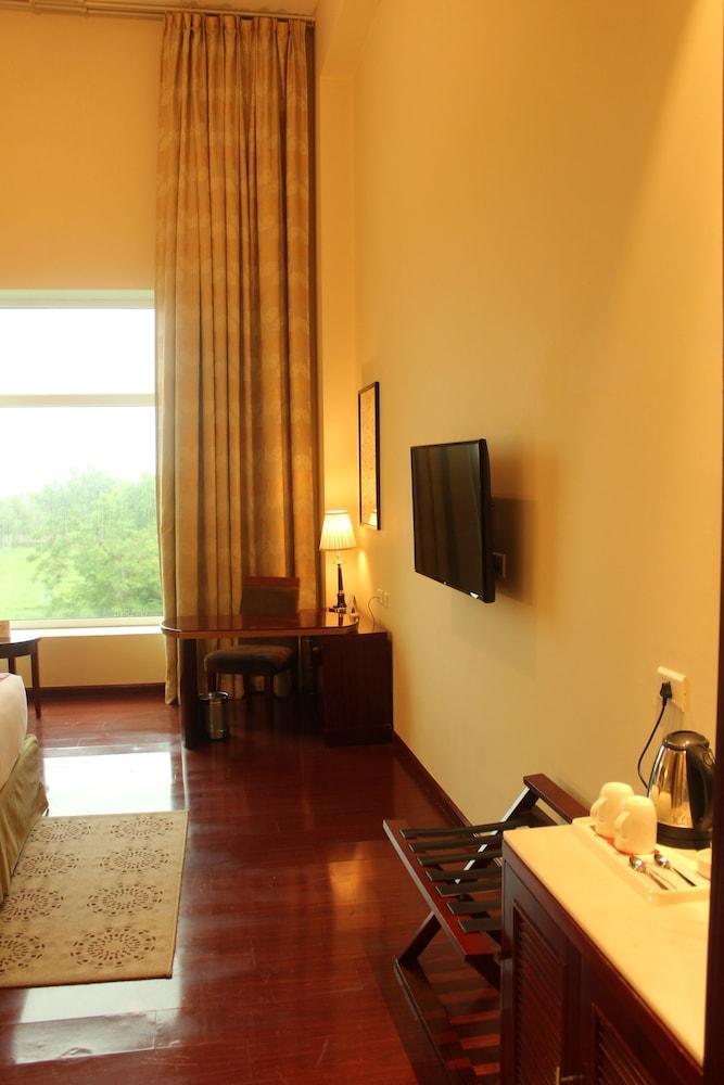 Ramada By Wyndham Jaisinghpura Hotel 3*