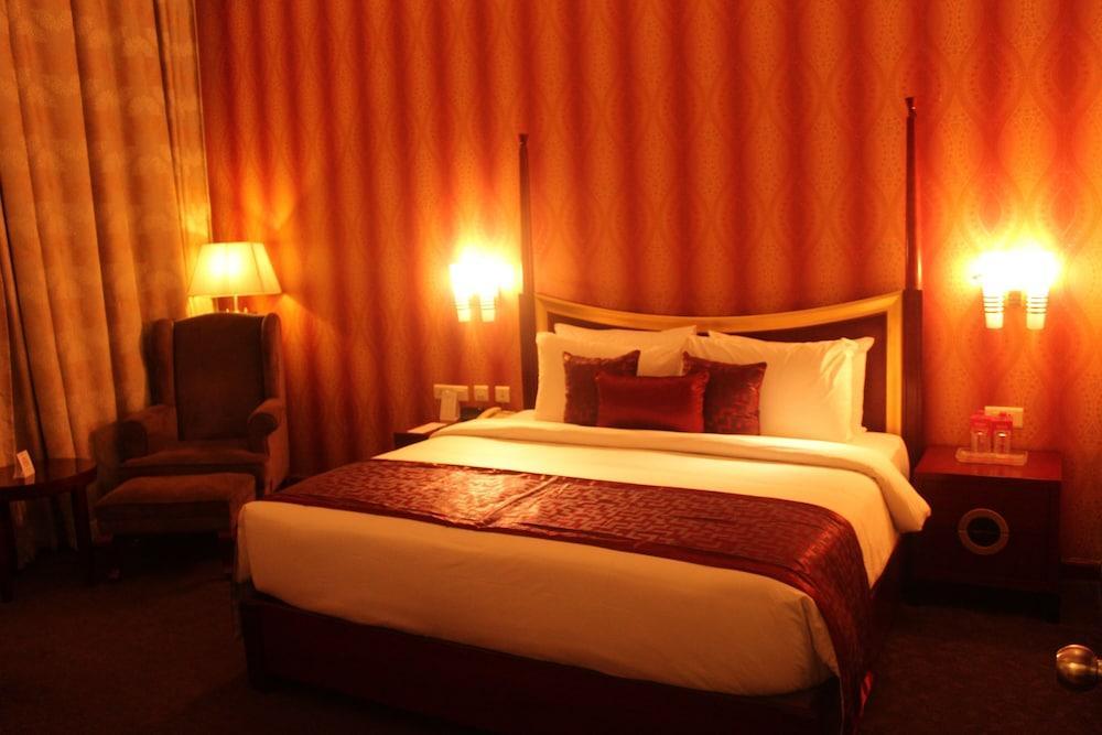 Hotel Ramada By Wyndham Jaisinghpura 3*