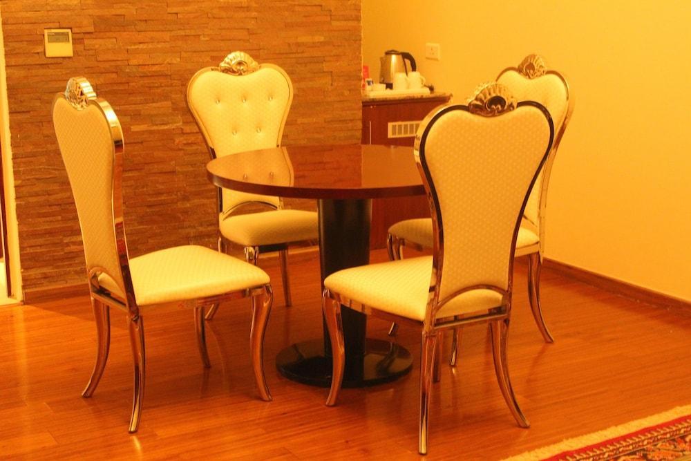 Hotel Ramada By Wyndham Jaisinghpura 3*