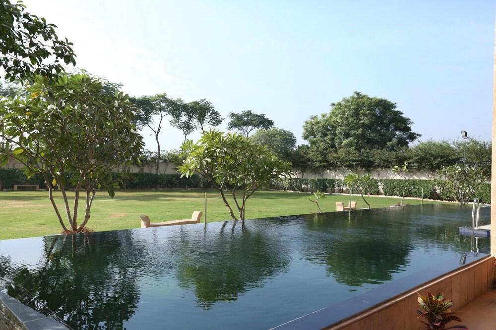 Ramada By Wyndham Jaisinghpura Hotel