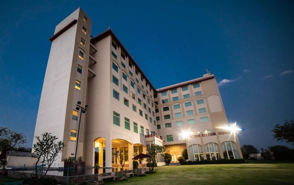 Ramada By Wyndham Jaisinghpura 3* Jaipur