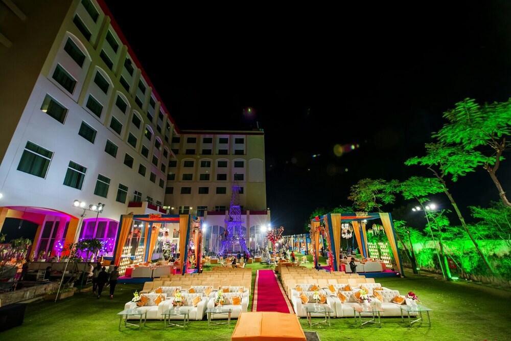 Hotel Ramada By Wyndham Jaisinghpura 3*