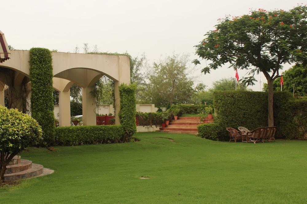 Hotel Ramada By Wyndham Jaisinghpura 3*