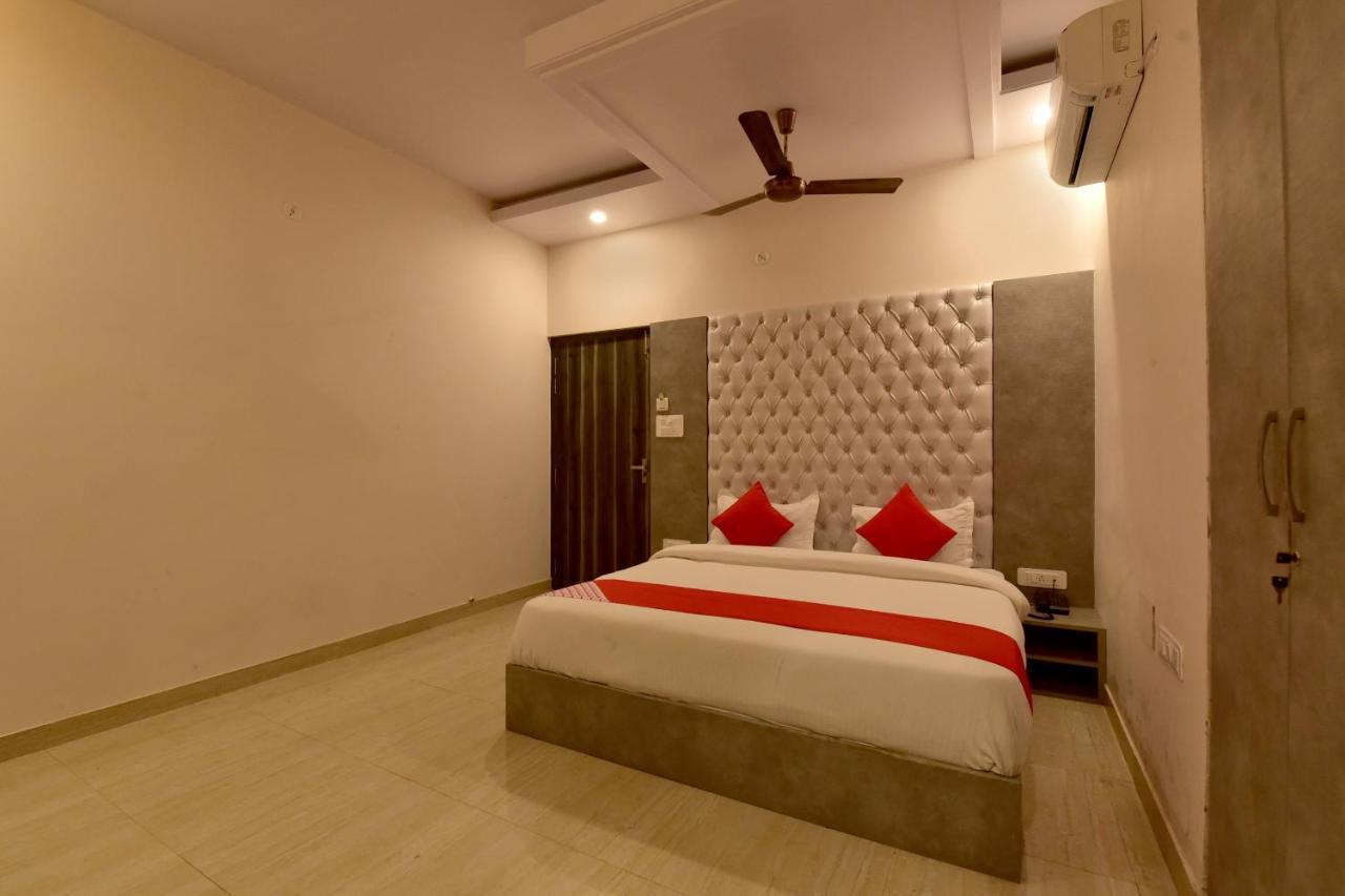 Oyo 23085 Baba Hotel