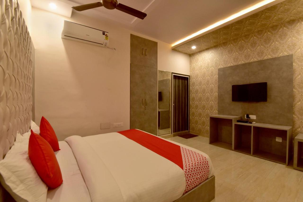 Oyo 23085 Baba Jaipur