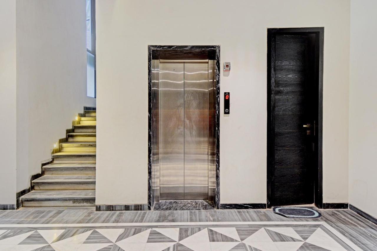 Oyo 80372 Townhouse 413 Hotel 4*
