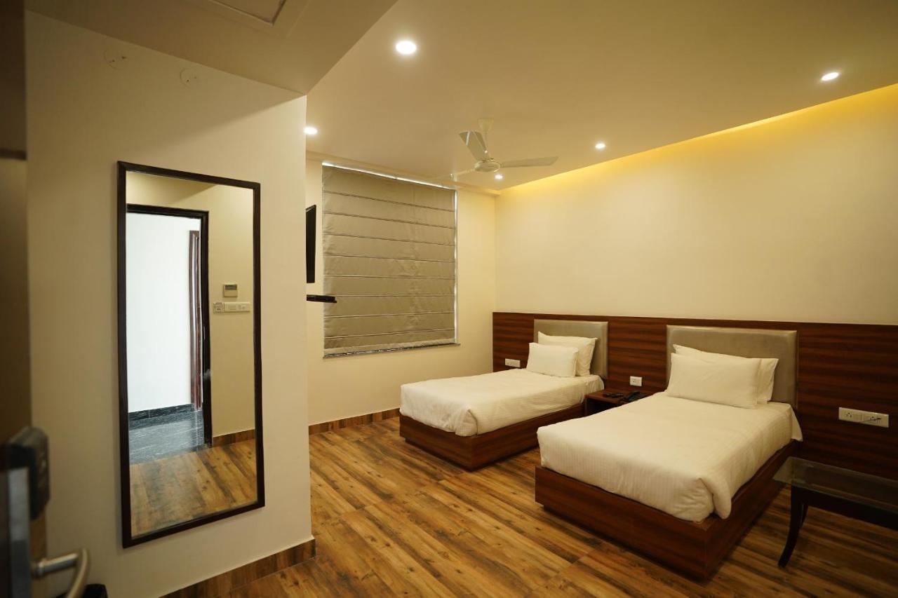 Hotel Regal By Rhytham 3*