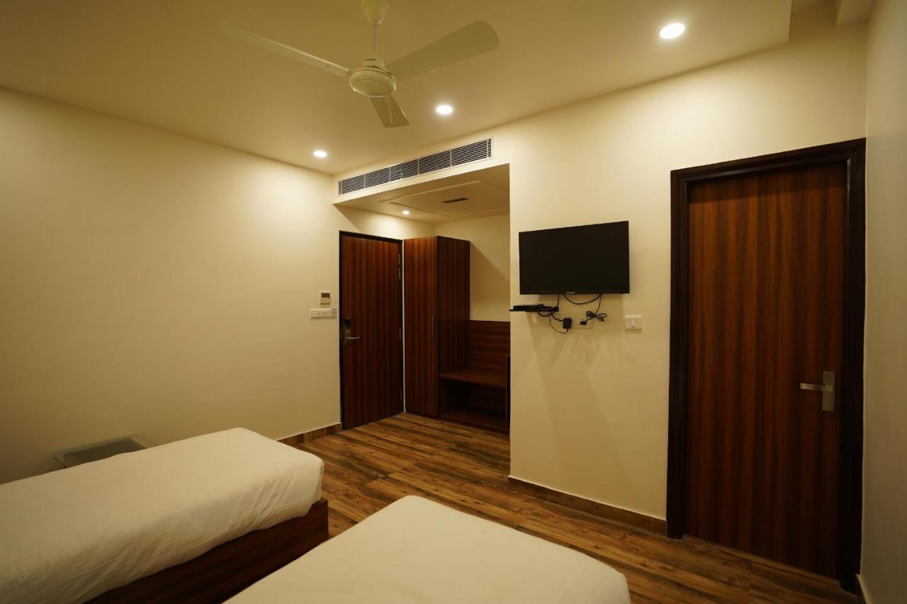 Hotel Regal By Rhytham 3*