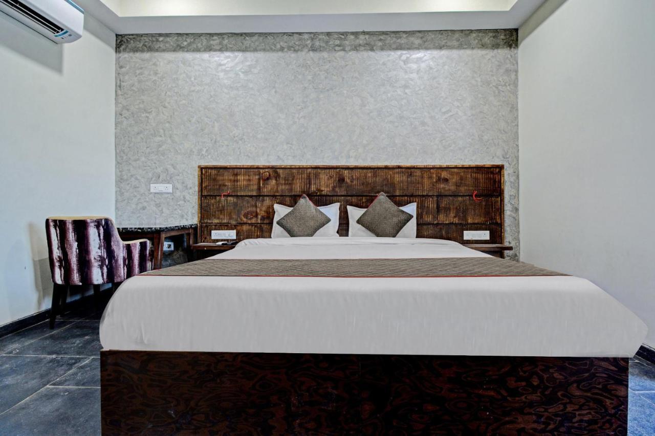 Hotel Oyo 80372 Townhouse 413