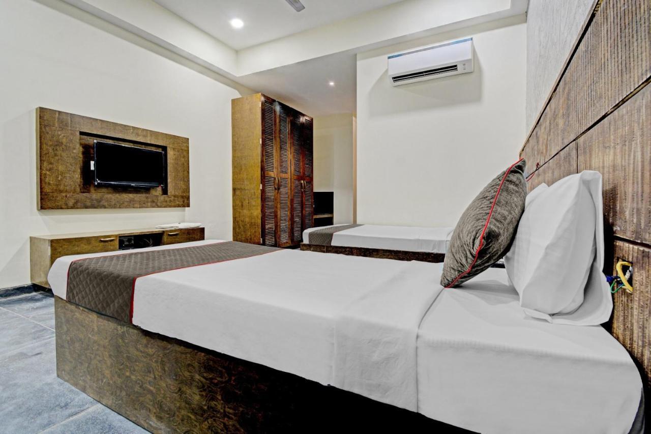 Hotel Oyo 80372 Townhouse 413