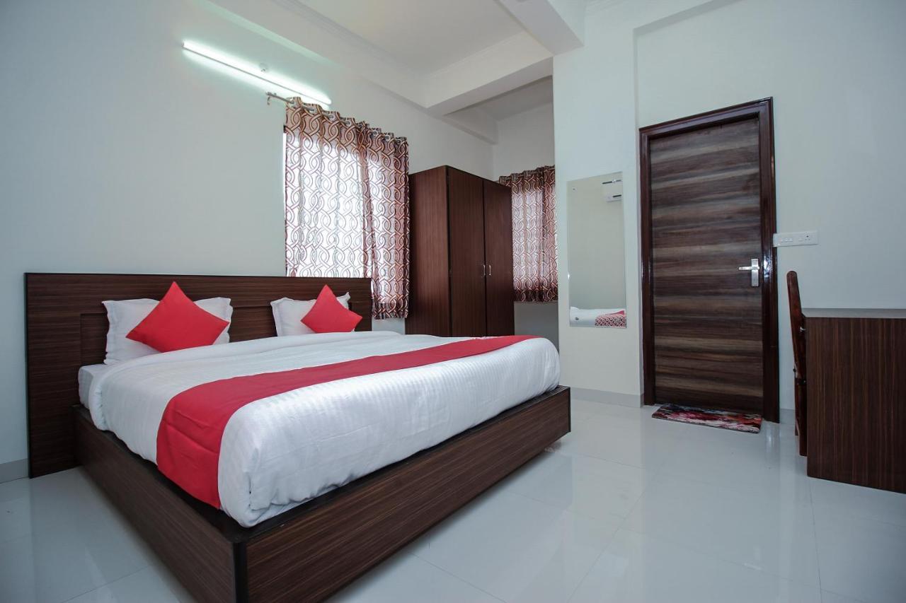Collection O O 17241 Mayra Hotel 3*