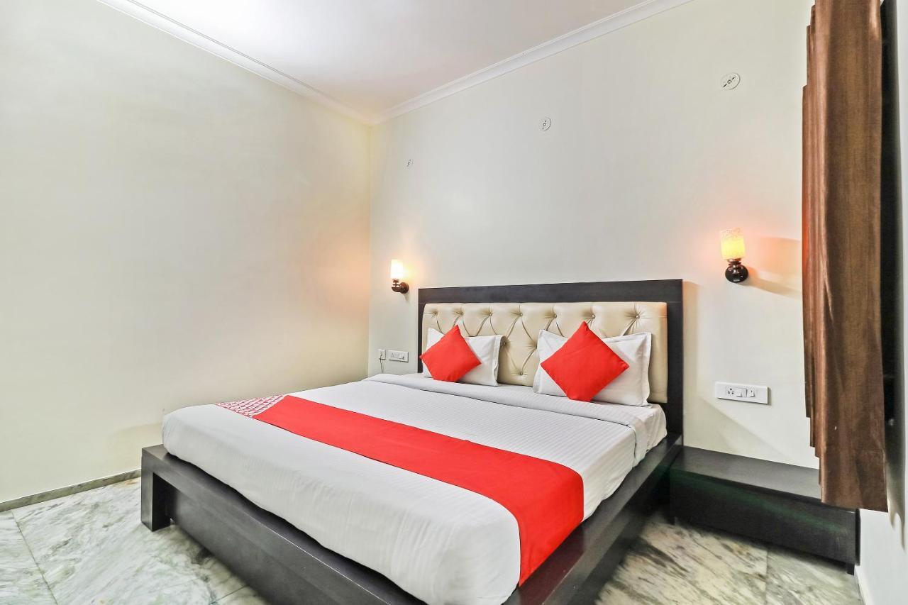 Hotel Collection O 35762 Season 4 3*