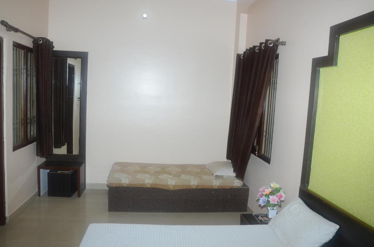 Oyo 71052 Shri Sai Paradise Hotel