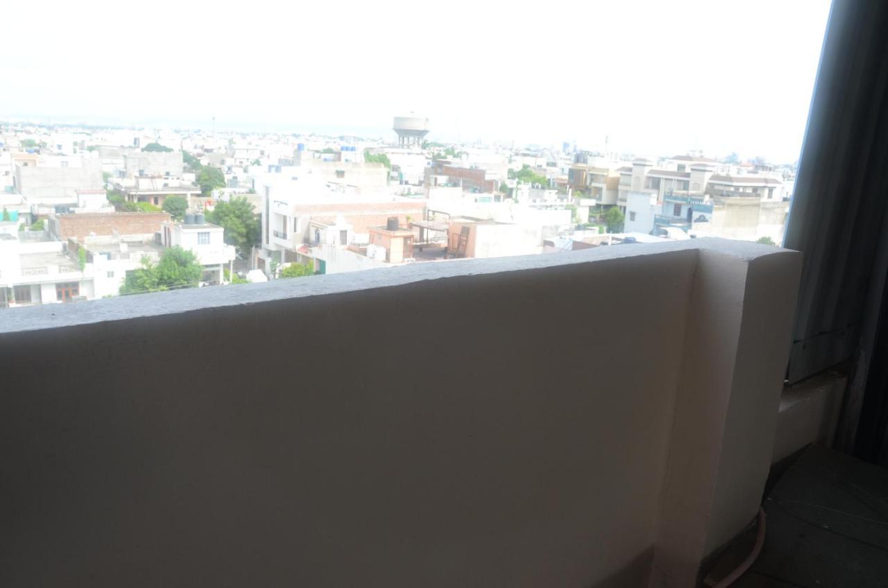 Oyo 71052 Shri Sai Paradise Hotel 3*