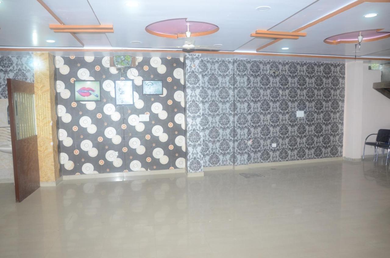 Hotel Oyo 71052 Shri Sai Paradise