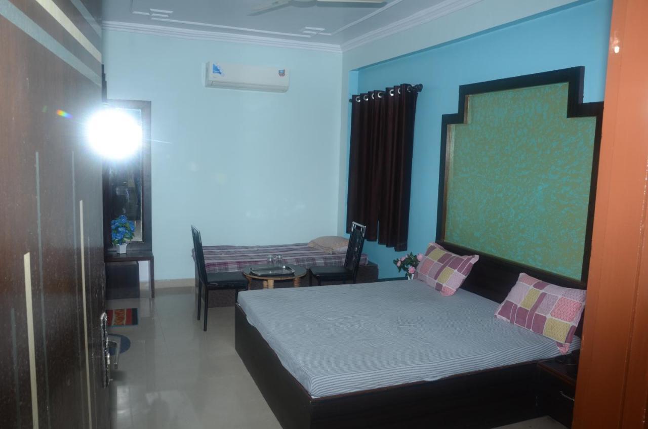 Oyo 71052 Shri Sai Paradise Hotel