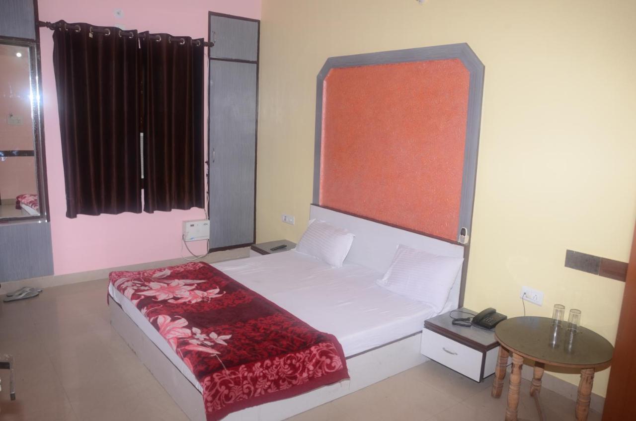 Oyo 71052 Shri Sai Paradise Hotel 3*