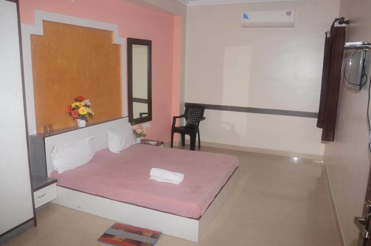 Oyo 71052 Shri Sai Paradise Jaipur