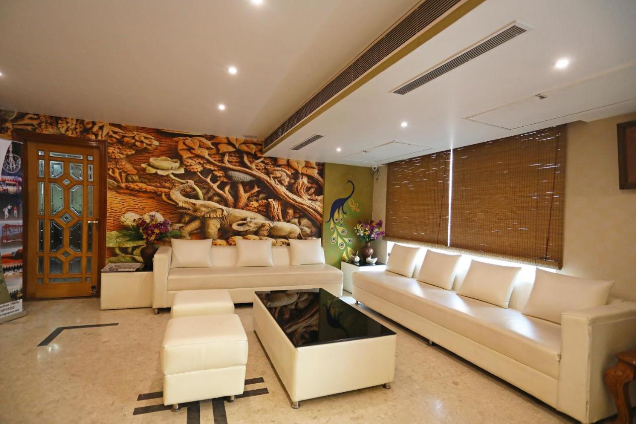 Oyo 5166 Crystal Hotel