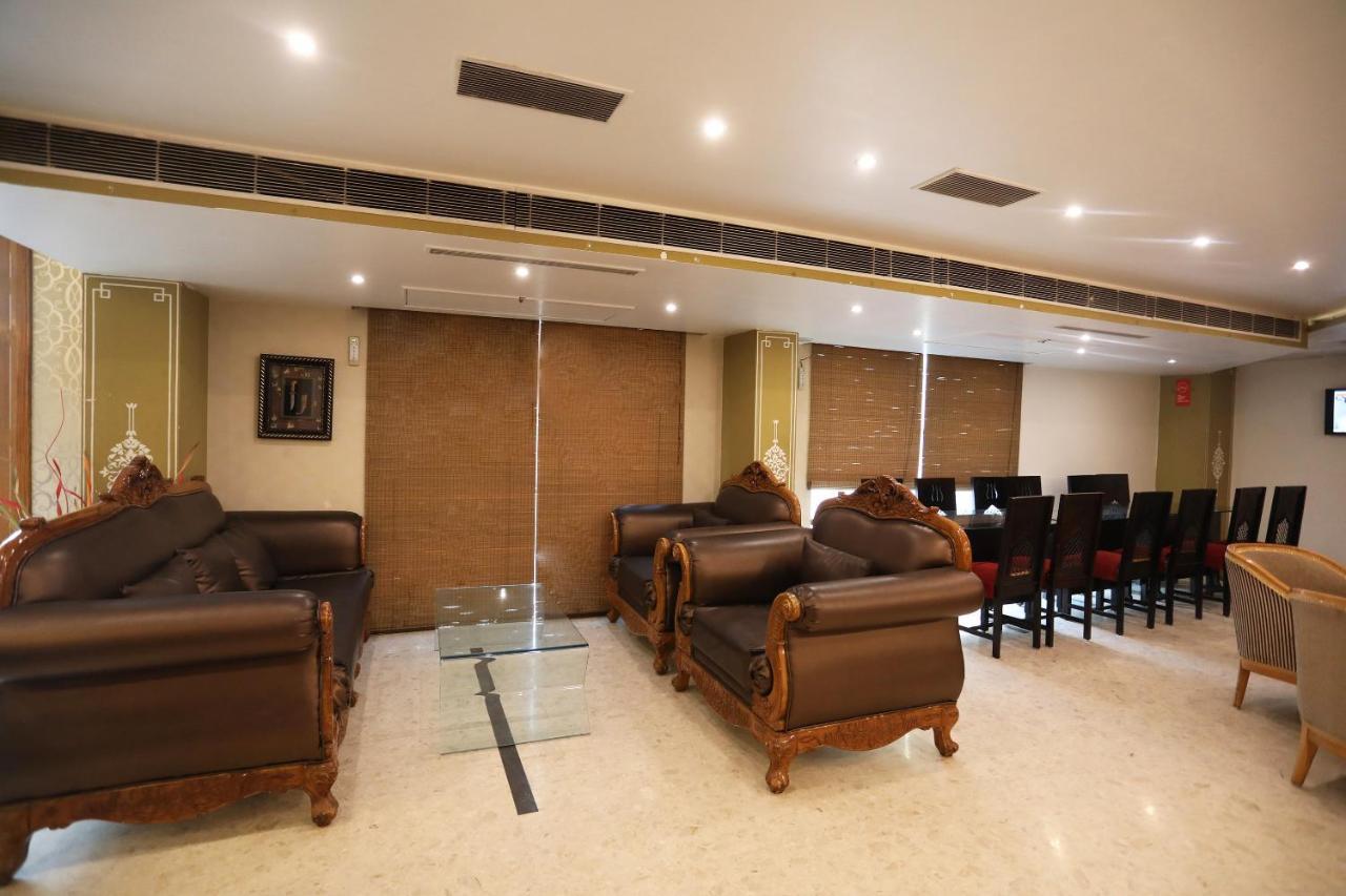 Oyo 5166 Crystal Hotel