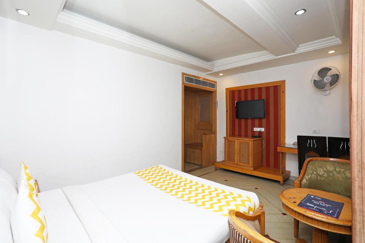 Hotel Oyo 5166 Crystal 3*