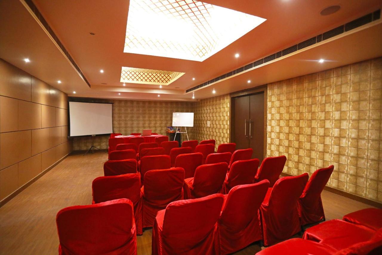 Hotel Oyo 5166 Crystal 3*